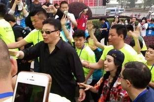 吃瓜群众是看客吗,旁观者的角色与影响