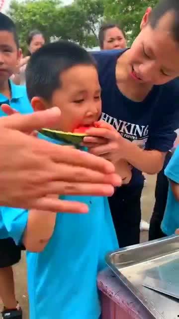 小姑娘吃瓜群众,小姑娘吃瓜群众的故事